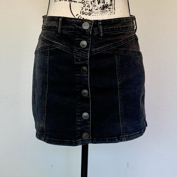 FOREVER 21 A-Line Denim Mini Skirt Women's Size 28 Black Button Front - Picture 1 of 5